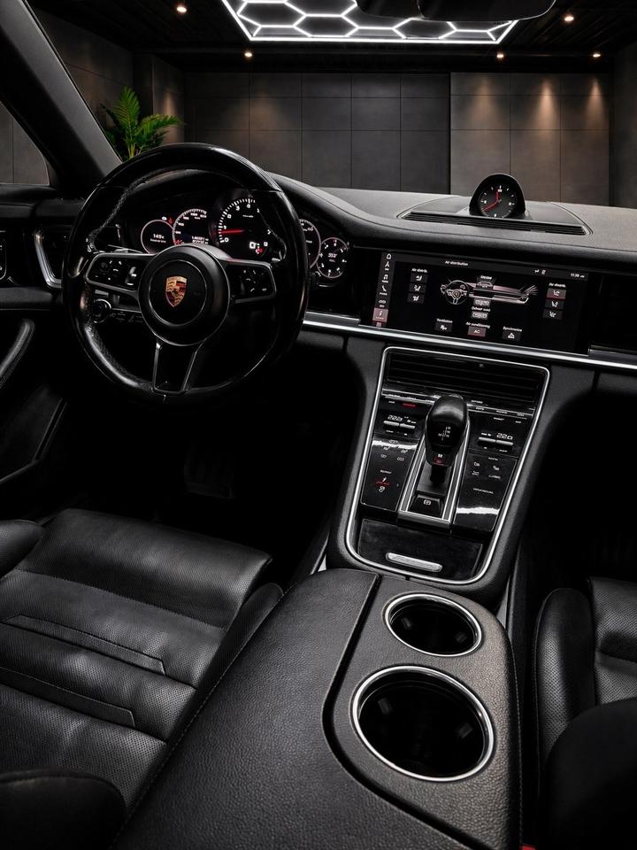 2018 Porsche Panamera AWD 4 Photo