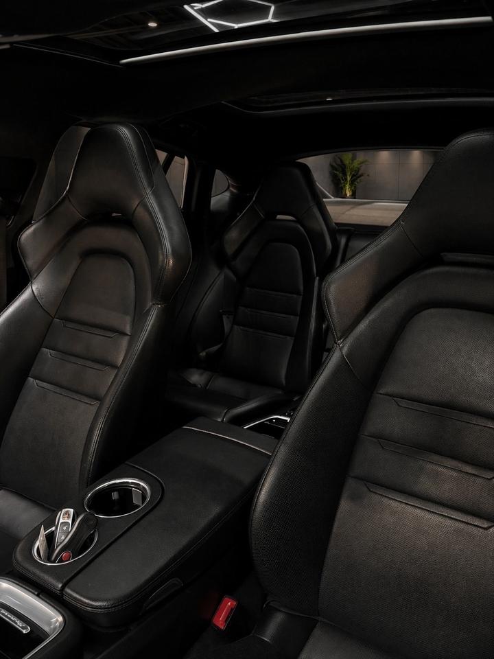 2018 Porsche Panamera AWD 4 Photo