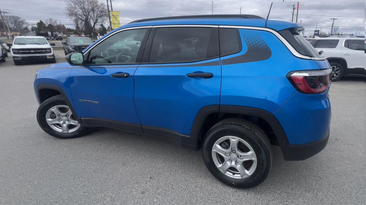 2022 Jeep Compass Sport 4X4, HEATED SEATS, CRUISE CONTROL, SIRIUS XM, BACK UP CAM!! Photo