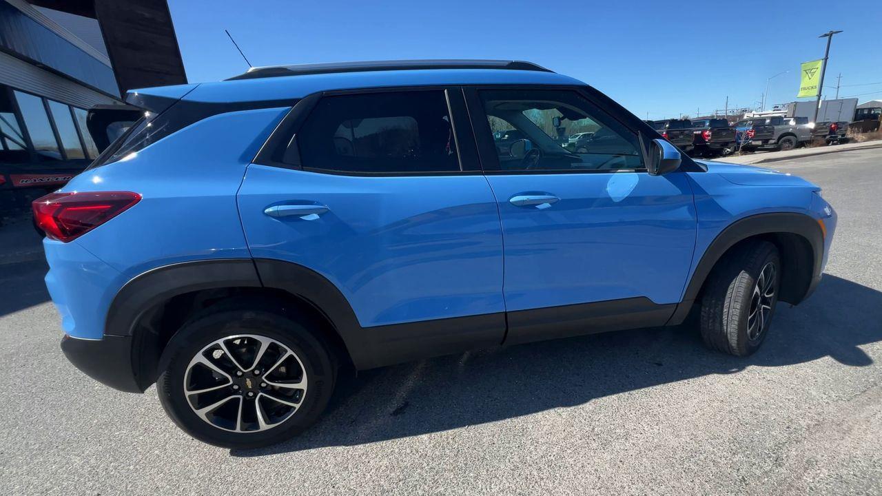 2024 Chevrolet TrailBlazer LT AWD, HEATED FRONT SEATS, SIRIUS XM, CRUISE CONTROL, BACK UP CAM, REMOTE START!! Photo