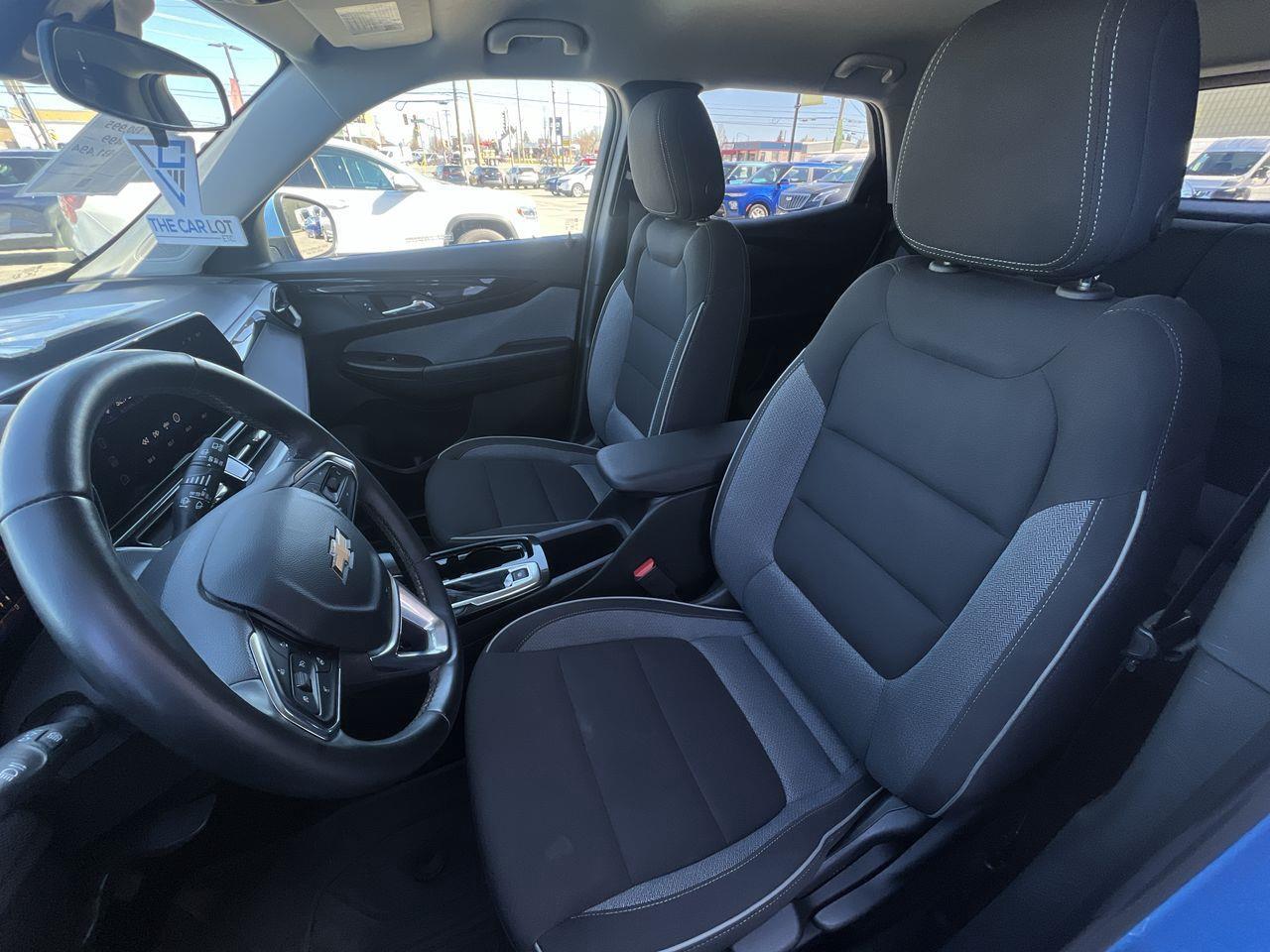 2024 Chevrolet TrailBlazer LT AWD, HEATED FRONT SEATS, SIRIUS XM, CRUISE CONTROL, BACK UP CAM, REMOTE START!! Photo