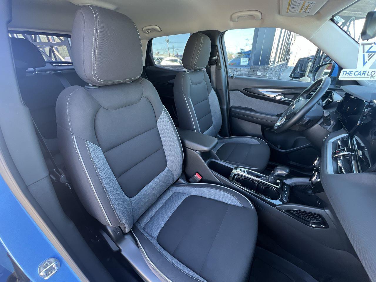 2024 Chevrolet TrailBlazer LT AWD, HEATED FRONT SEATS, SIRIUS XM, CRUISE CONTROL, BACK UP CAM, REMOTE START!! Photo