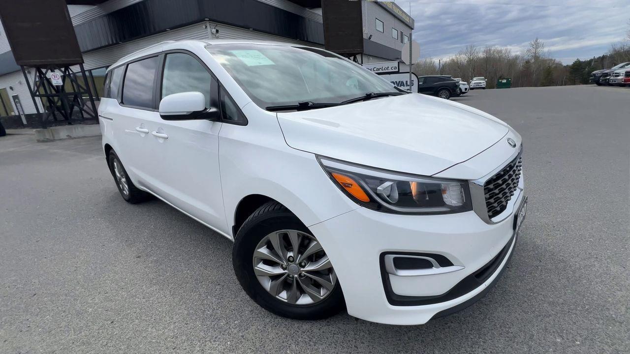 2020 Kia Sedona LX 8 PASSENGER, HEATED FRONT SEATS, BACK UP CAM, CRUISE CONTROL, POWER FOLDING MIRRORS!! Photo