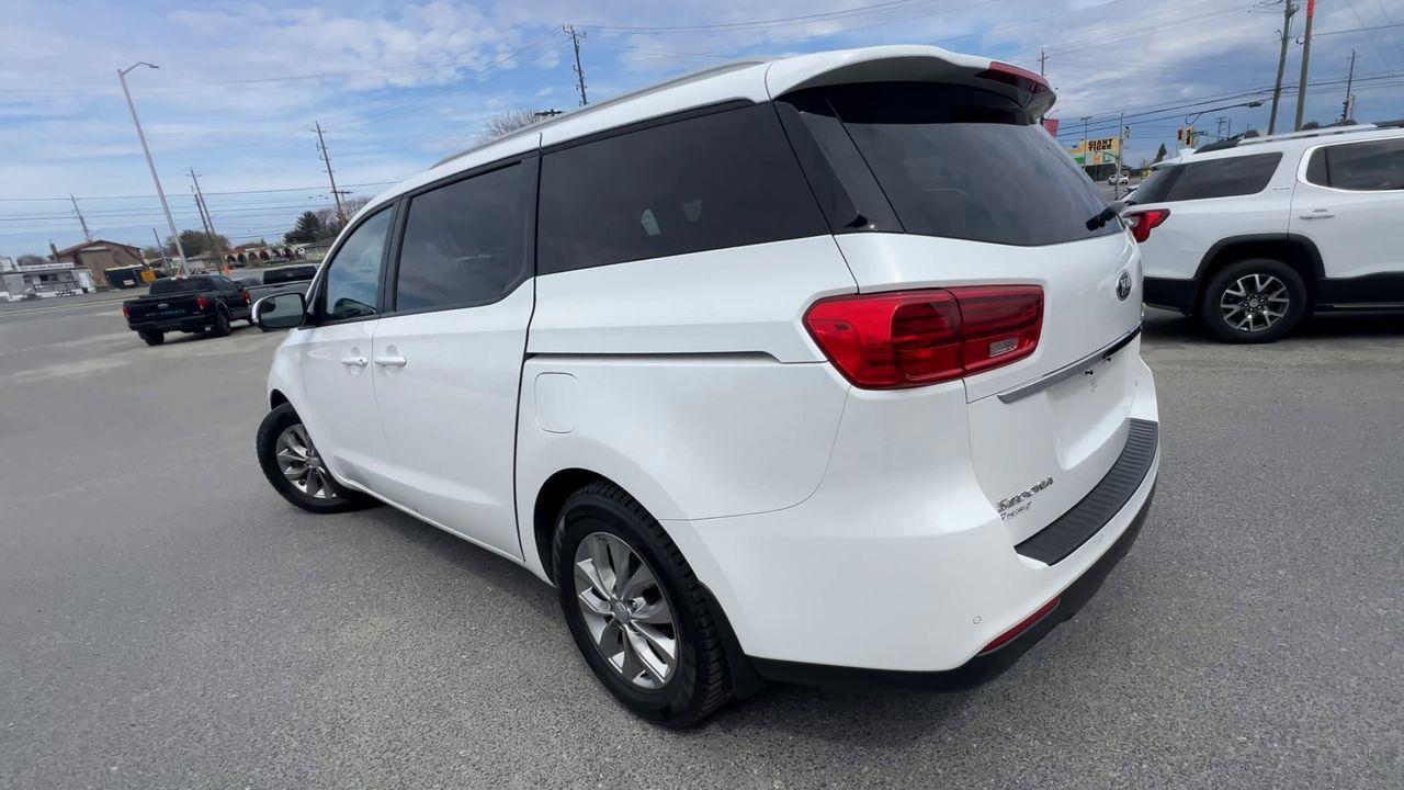 2020 Kia Sedona LX 8 PASSENGER, HEATED FRONT SEATS, BACK UP CAM, CRUISE CONTROL, POWER FOLDING MIRRORS!! Photo