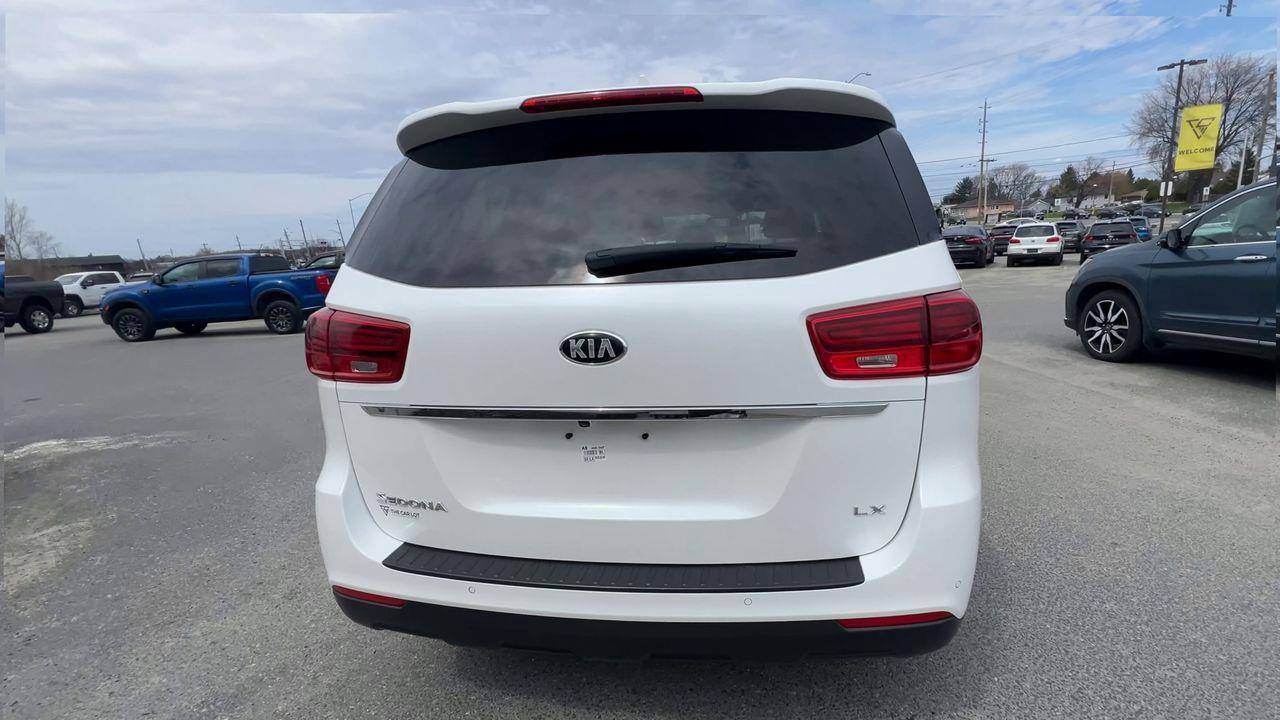 2020 Kia Sedona LX 8 PASSENGER, HEATED FRONT SEATS, BACK UP CAM, CRUISE CONTROL, POWER FOLDING MIRRORS!! Photo