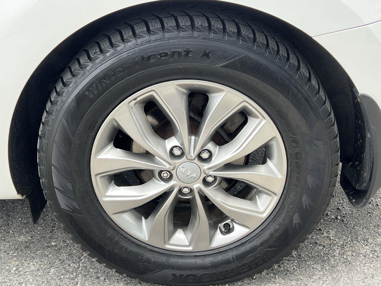 2020 Kia Sedona LX 8 PASSENGER, HEATED FRONT SEATS, BACK UP CAM, CRUISE CONTROL, POWER FOLDING MIRRORS!! Photo