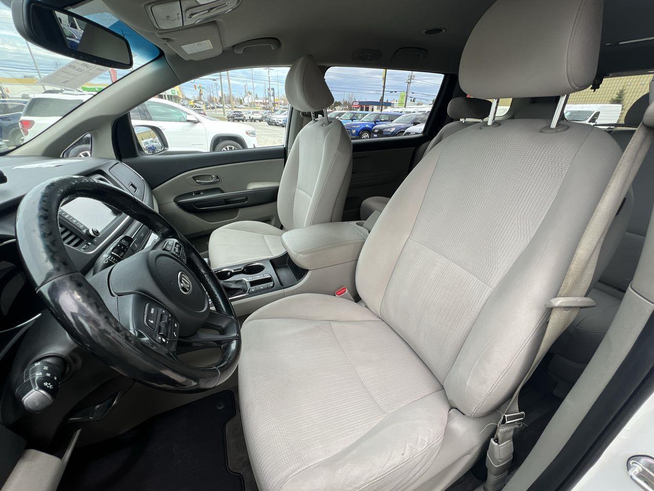 2020 Kia Sedona LX 8 PASSENGER, HEATED FRONT SEATS, BACK UP CAM, CRUISE CONTROL, POWER FOLDING MIRRORS!! Photo