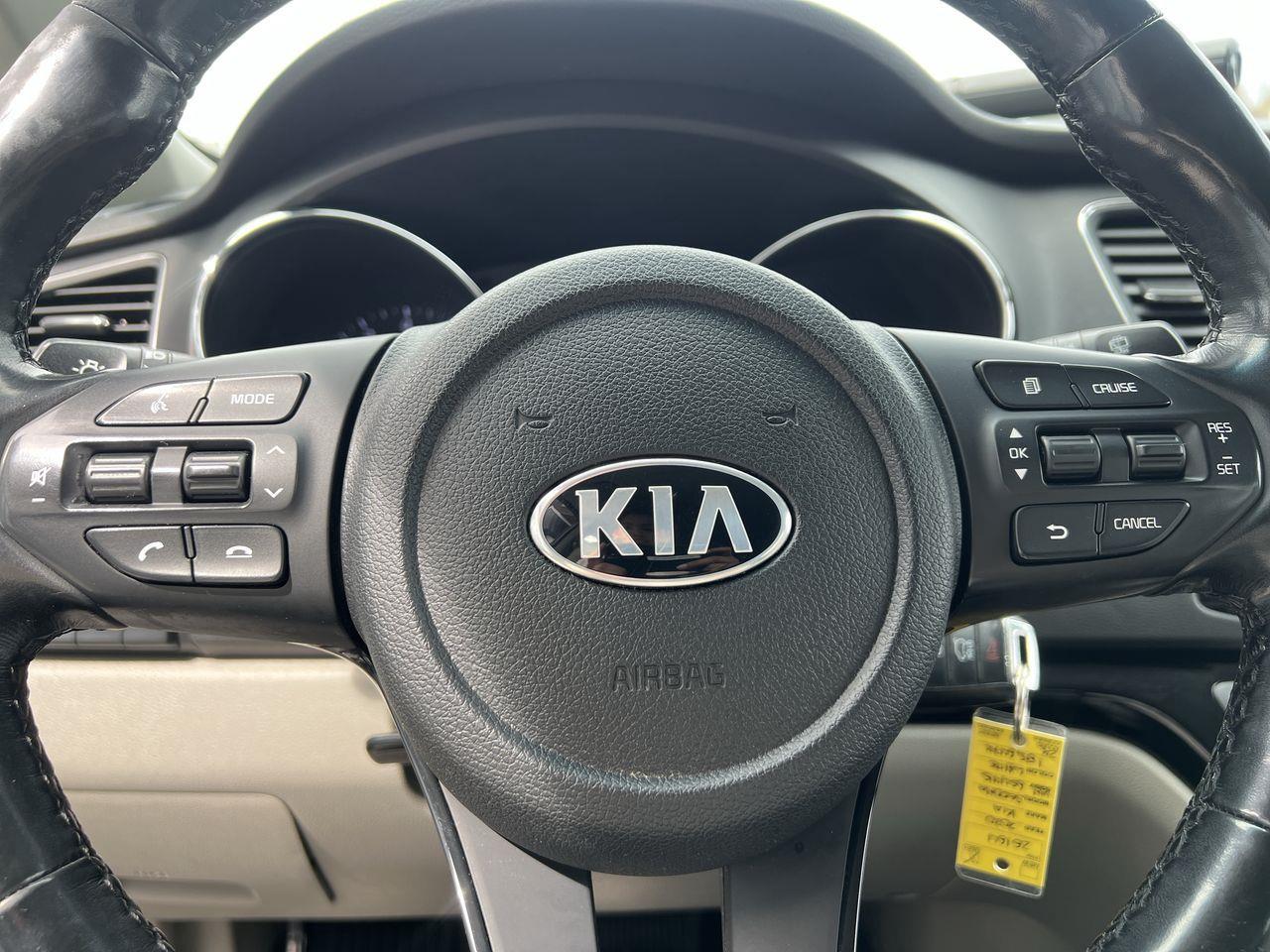 2020 Kia Sedona LX 8 PASSENGER, HEATED FRONT SEATS, BACK UP CAM, CRUISE CONTROL, POWER FOLDING MIRRORS!! Photo