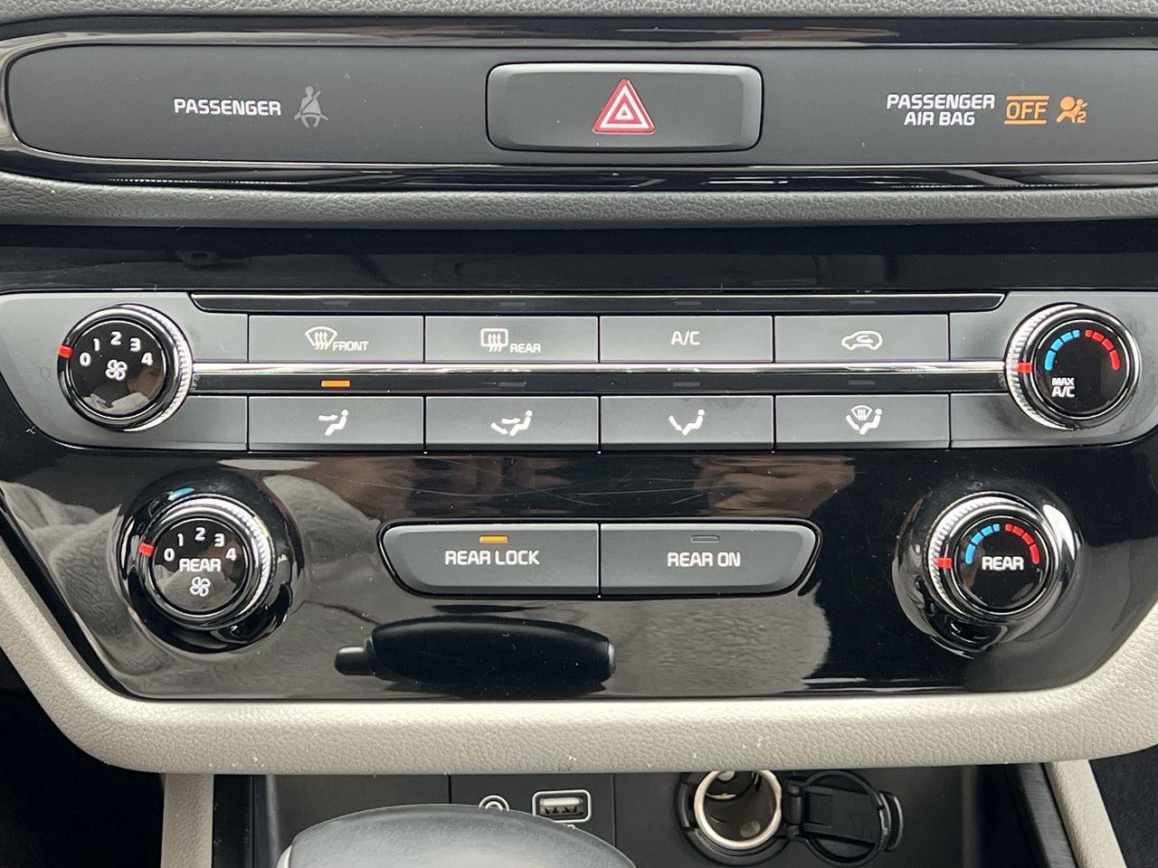 2020 Kia Sedona LX 8 PASSENGER, HEATED FRONT SEATS, BACK UP CAM, CRUISE CONTROL, POWER FOLDING MIRRORS!! Photo
