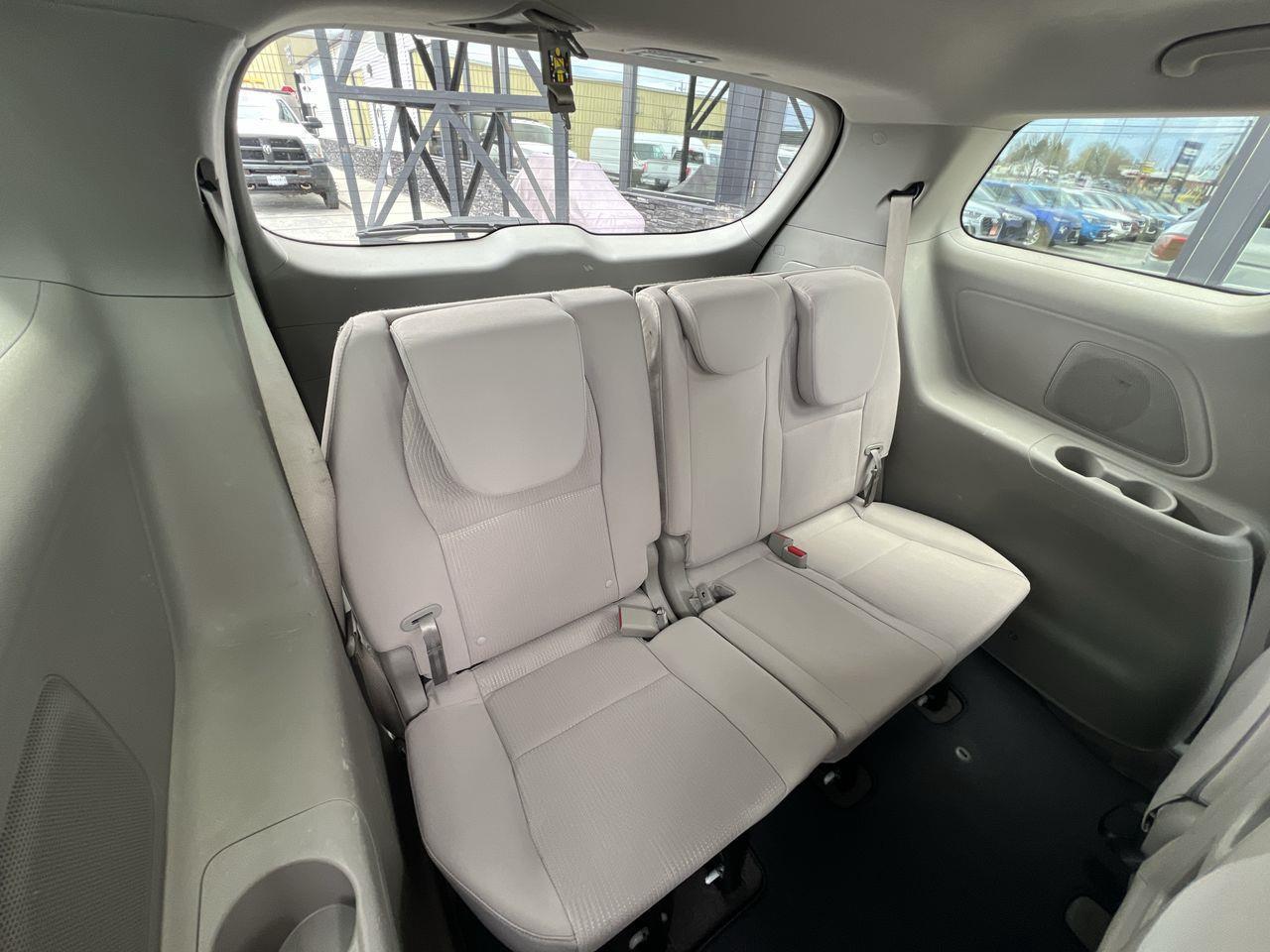 2020 Kia Sedona LX 8 PASSENGER, HEATED FRONT SEATS, BACK UP CAM, CRUISE CONTROL, POWER FOLDING MIRRORS!! Photo