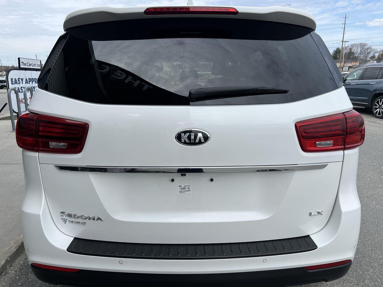 2020 Kia Sedona LX 8 PASSENGER, HEATED FRONT SEATS, BACK UP CAM, CRUISE CONTROL, POWER FOLDING MIRRORS!! Photo