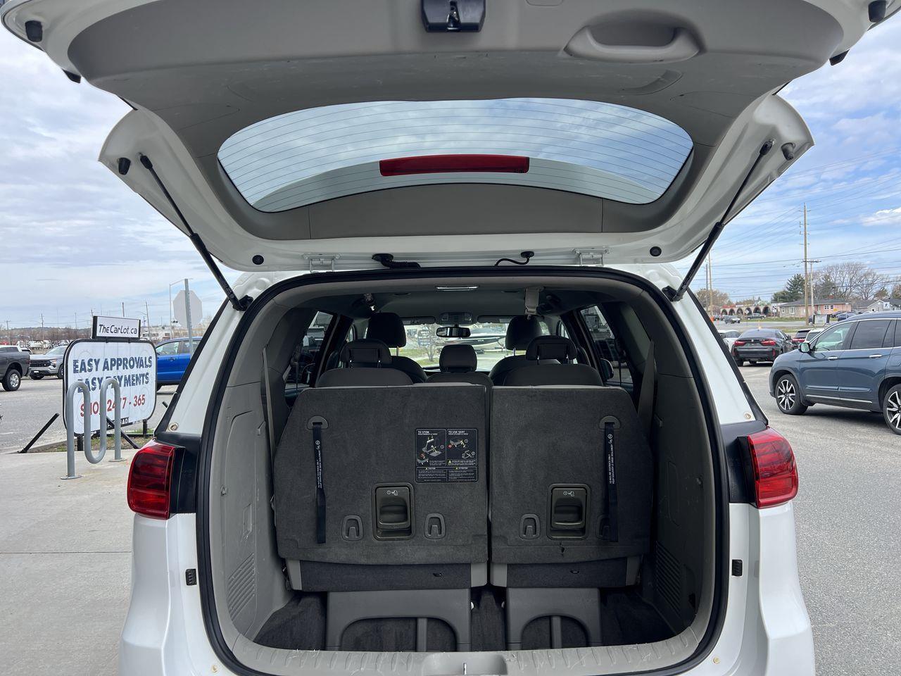 2020 Kia Sedona LX 8 PASSENGER, HEATED FRONT SEATS, BACK UP CAM, CRUISE CONTROL, POWER FOLDING MIRRORS!! Photo