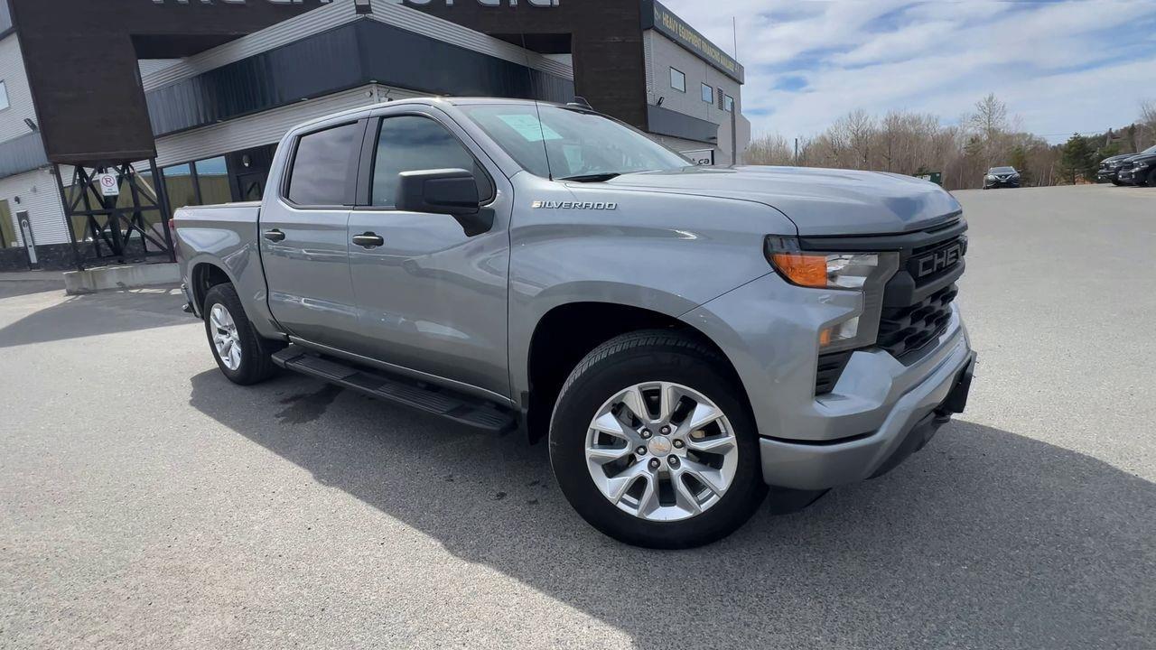 2024 Chevrolet Silverado 1500 Custom 4x4, RUNNING BOARDS, TRAILER HITCH, SIRIUS XM, CRUISE CONTROL, BACK UP CAM, REMOTE START!! Photo