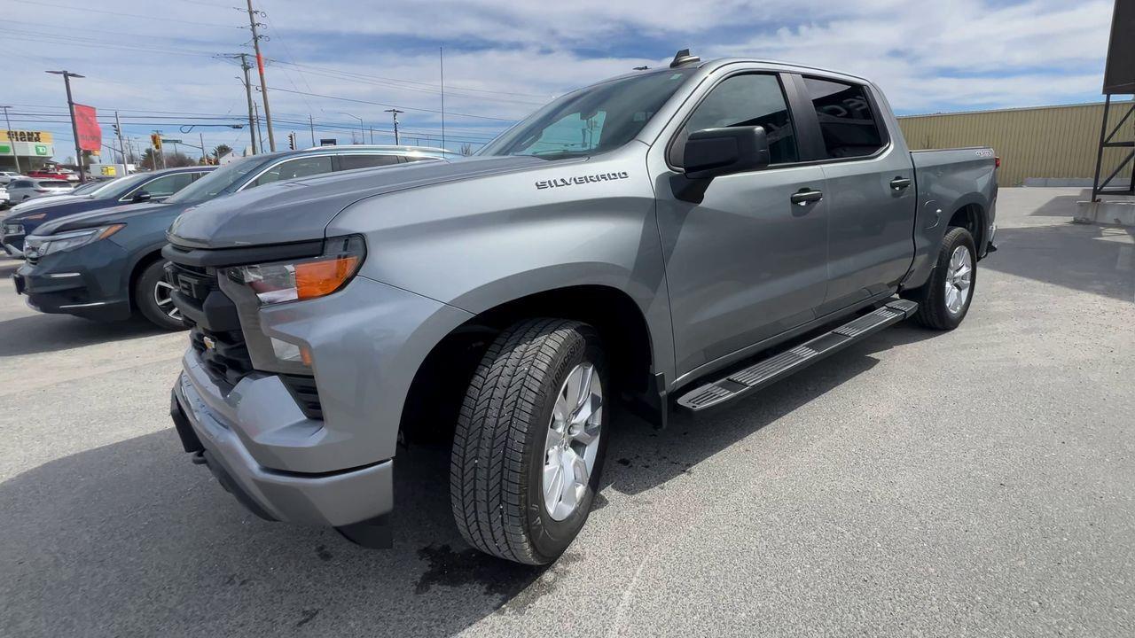 2024 Chevrolet Silverado 1500 Custom 4x4, RUNNING BOARDS, TRAILER HITCH, SIRIUS XM, CRUISE CONTROL, BACK UP CAM, REMOTE START!! Photo