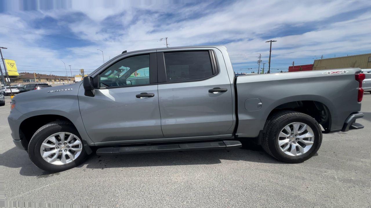 2024 Chevrolet Silverado 1500 Custom 4x4, RUNNING BOARDS, TRAILER HITCH, SIRIUS XM, CRUISE CONTROL, BACK UP CAM, REMOTE START!! Photo