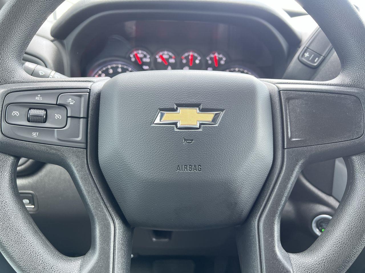2024 Chevrolet Silverado 1500 Custom 4x4, RUNNING BOARDS, TRAILER HITCH, SIRIUS XM, CRUISE CONTROL, BACK UP CAM, REMOTE START!! Photo