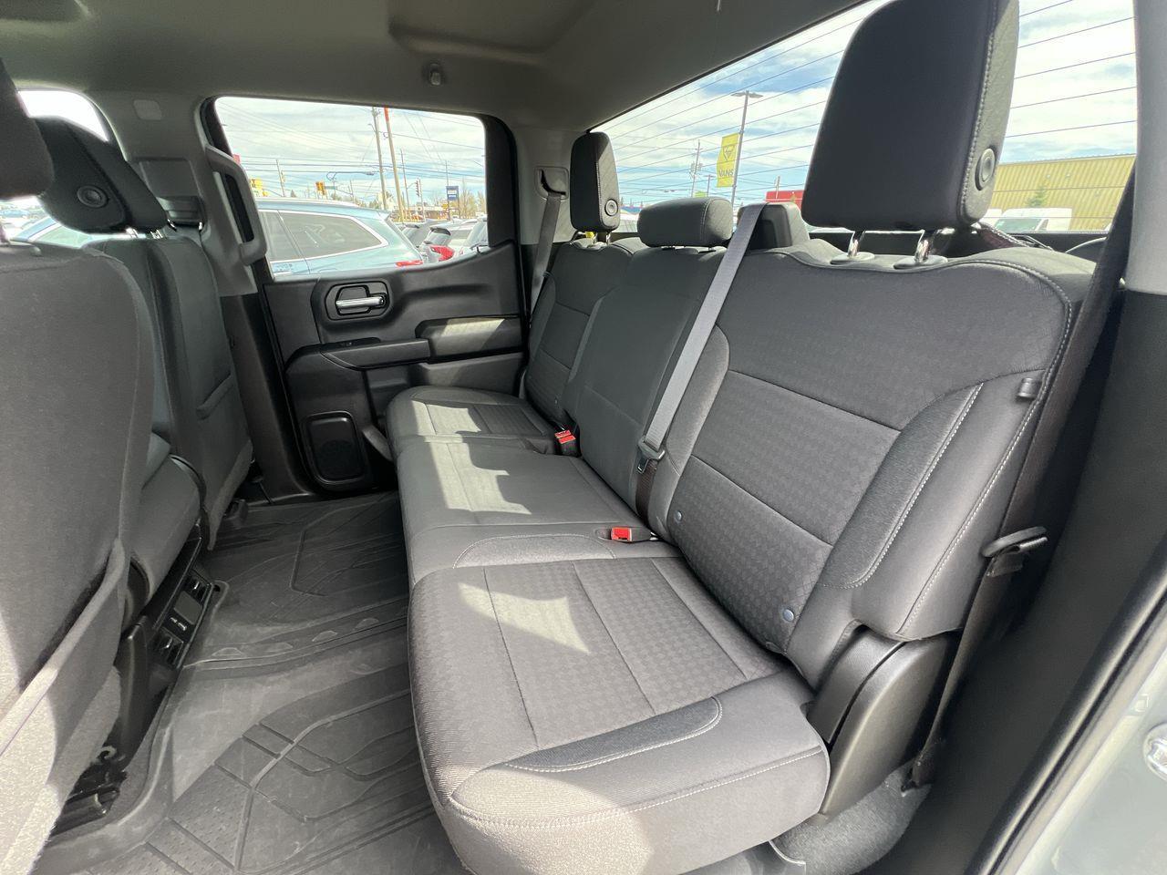 2024 Chevrolet Silverado 1500 Custom 4x4, RUNNING BOARDS, TRAILER HITCH, SIRIUS XM, CRUISE CONTROL, BACK UP CAM, REMOTE START!! Photo