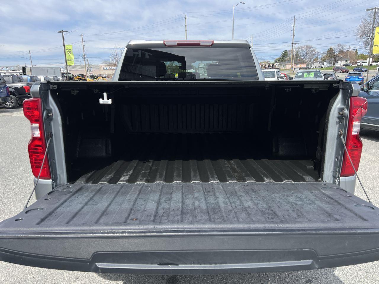 2024 Chevrolet Silverado 1500 Custom 4x4, RUNNING BOARDS, TRAILER HITCH, SIRIUS XM, CRUISE CONTROL, BACK UP CAM, REMOTE START!! Photo