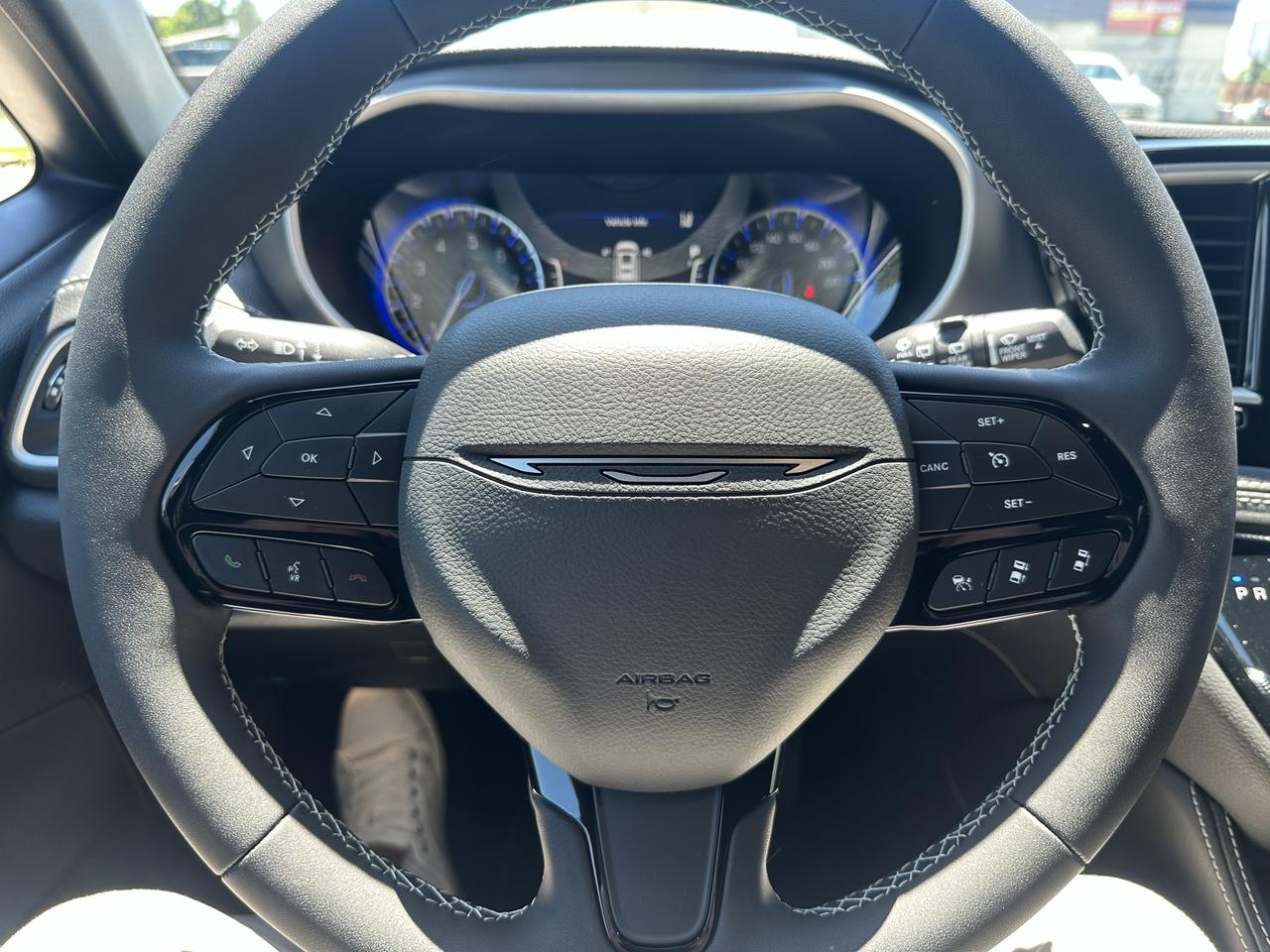 2027 Chrysler Pacifica Limited Photo