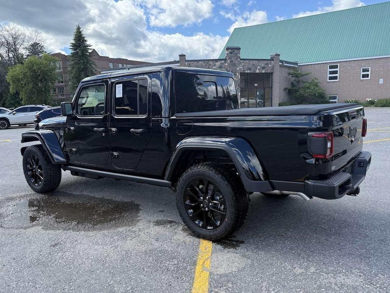 2026 Jeep Gladiator NightHawk 4x4 Photo4