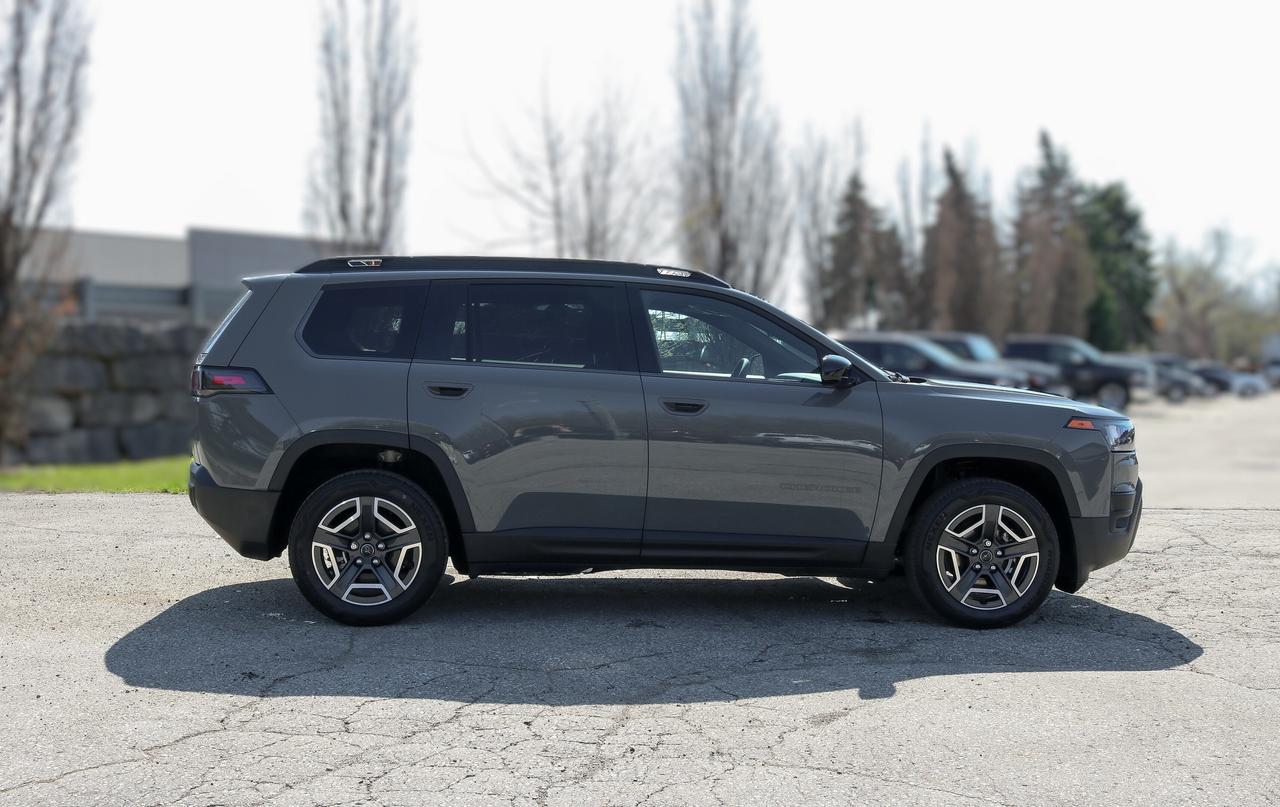 2026 Jeep Cherokee LAREDO 4x4 Photo3