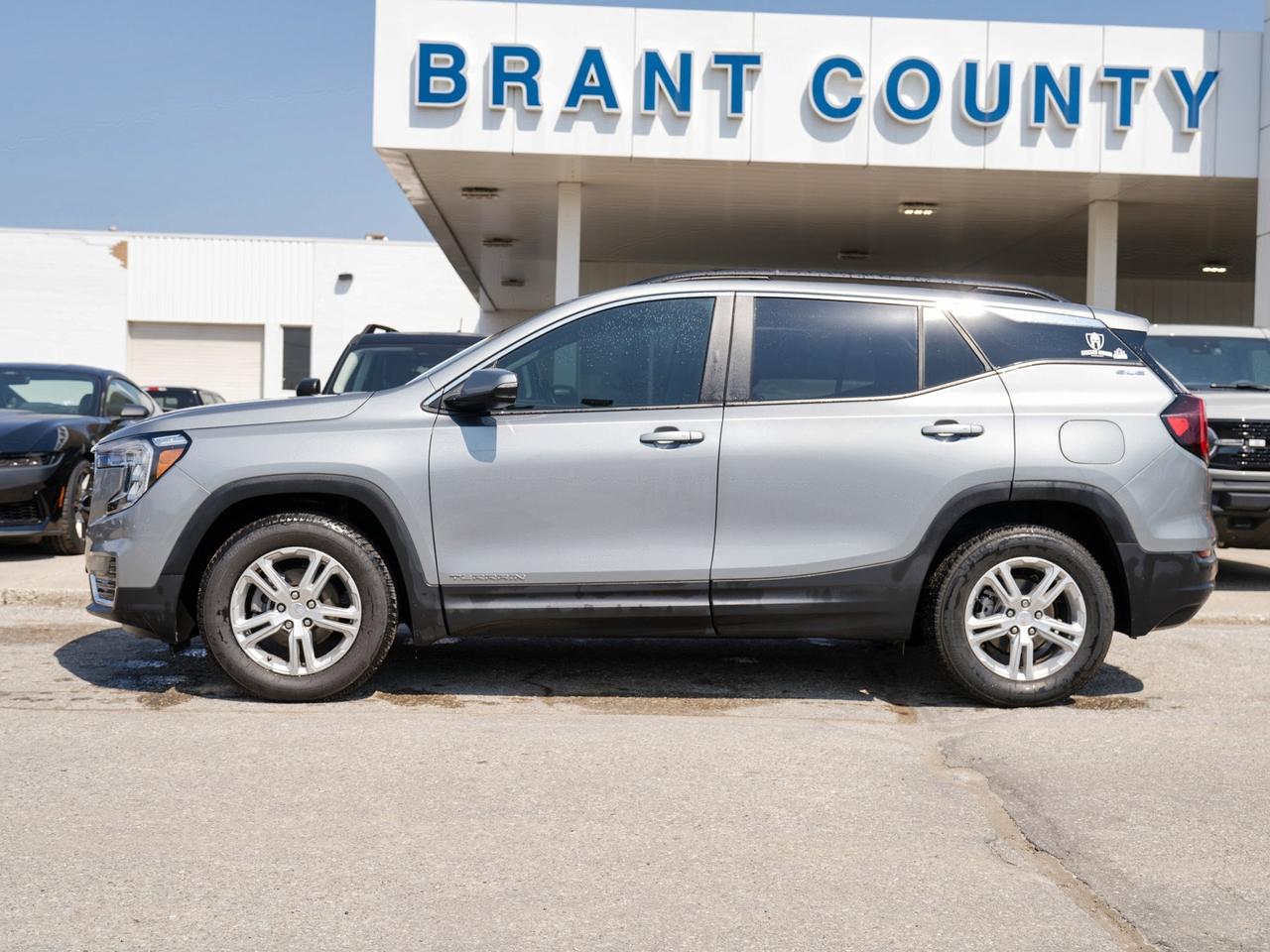 2023 GMC Terrain AWD SLE | PANO ROOF | LOW KM | THANK YOU CHAD! Photo