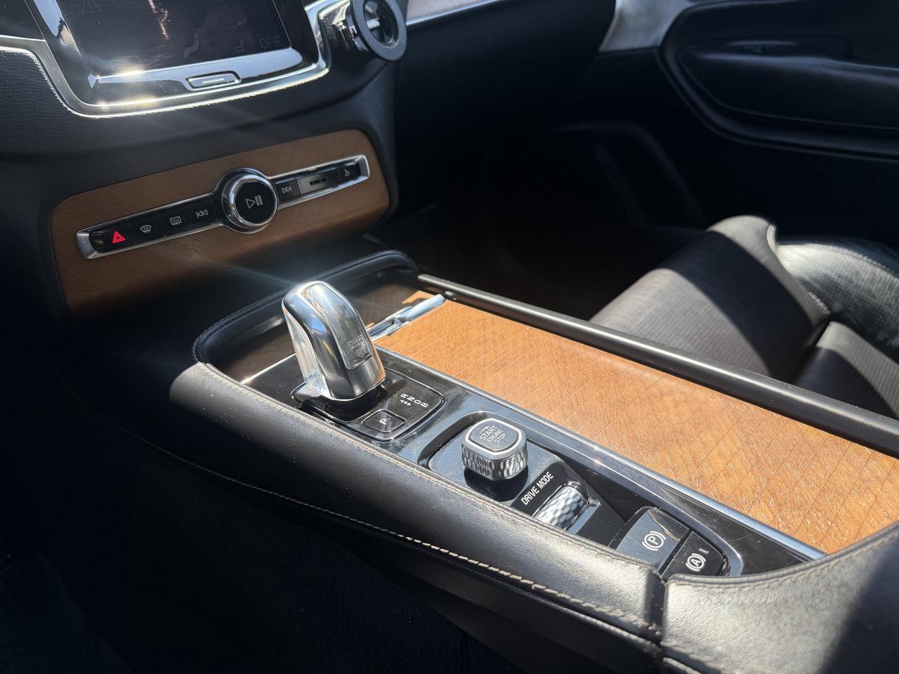 2018 Volvo XC90 T8 eAWD Plug-In Hybrid Inscription Photo