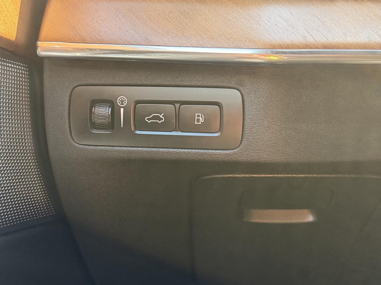2018 Volvo XC90 T8 eAWD Plug-In Hybrid Inscription Photo
