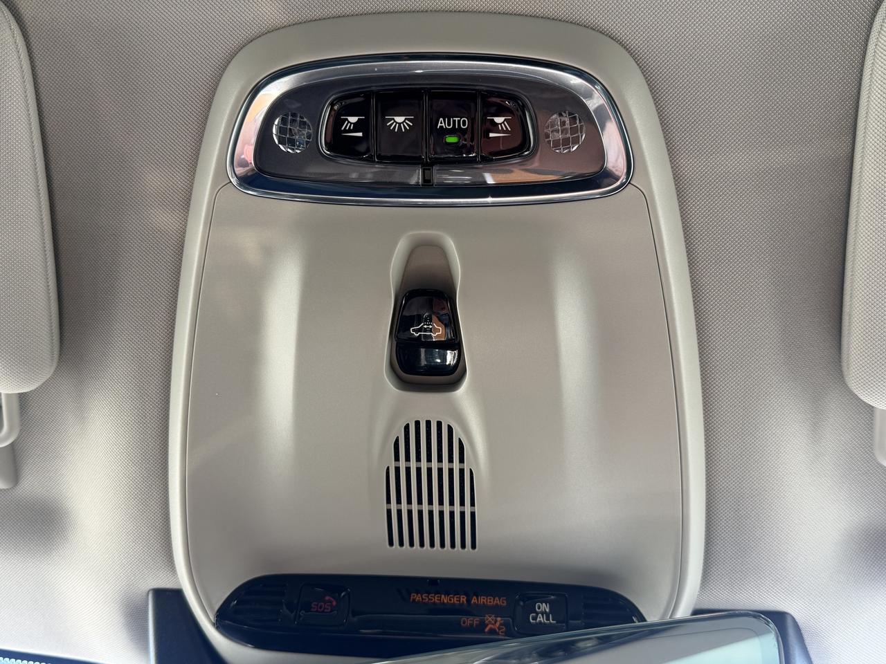 2018 Volvo XC90 T8 eAWD Plug-In Hybrid Inscription Photo