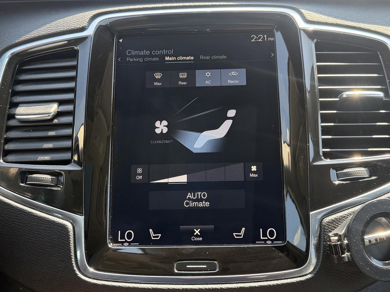 2018 Volvo XC90 T8 eAWD Plug-In Hybrid Inscription Photo