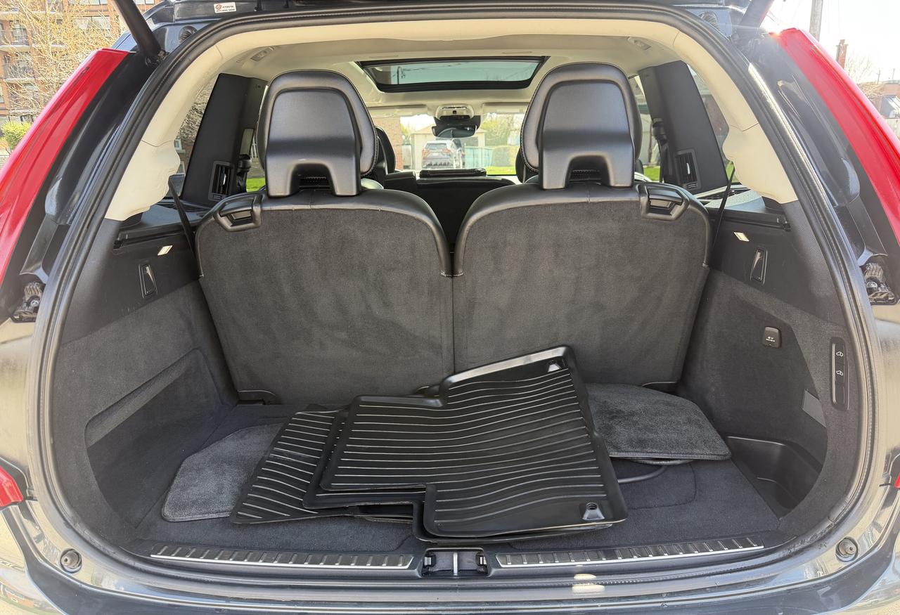 2018 Volvo XC90 T8 eAWD Plug-In Hybrid Inscription Photo