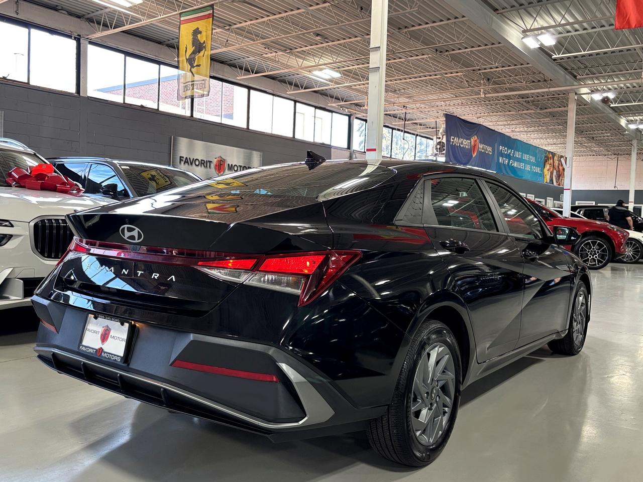 2025 Hyundai Elantra Preferred IVT|ALLOYS|CARPLAY|HEATSEATS|REMOTESTART Photo3