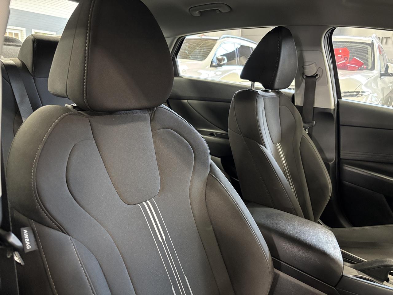 2025 Hyundai Elantra Preferred IVT|ALLOYS|CARPLAY|HEATSEATS|REMOTESTART Photo