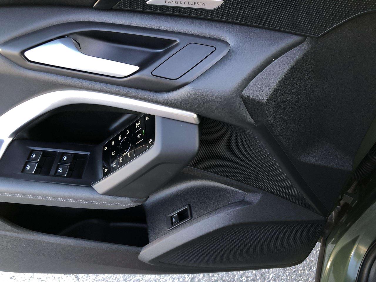 2025 Audi Q5 2.0T Progressiv NEW BODYSTYLE!!  SLINE BLK PKG, LEATHER, HUDS, BANG & OLUFSEN, NAVI, BLIS, HTD.SEATS, 20 ALLOYS Photo