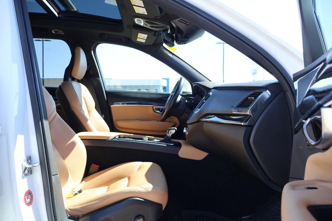 2018 Volvo XC90 Momentum | | Panoramic Roof | Photo