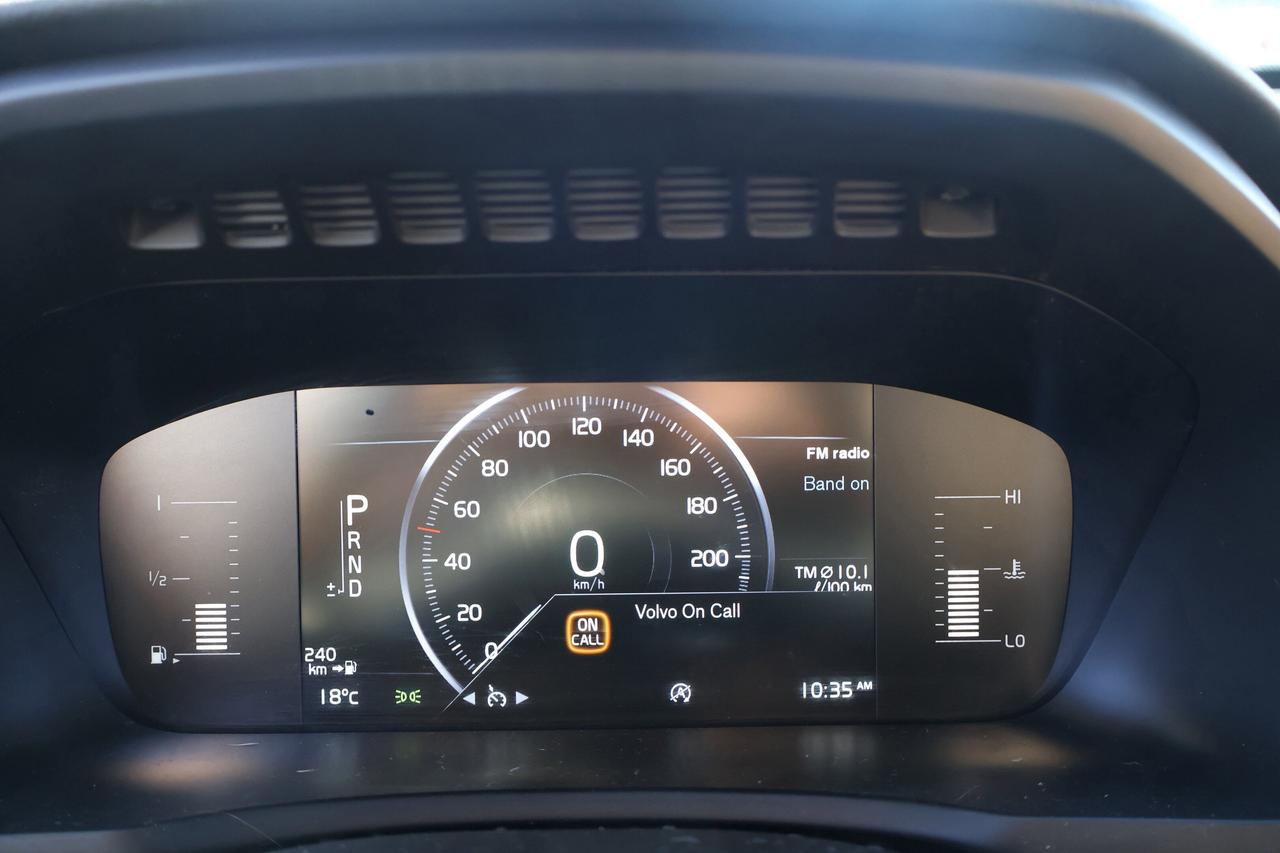 2018 Volvo XC90 Momentum | | Panoramic Roof | Photo