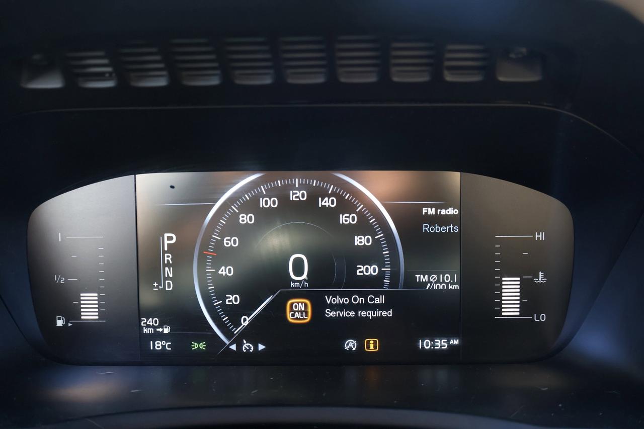 2018 Volvo XC90 Momentum | | Panoramic Roof | Photo