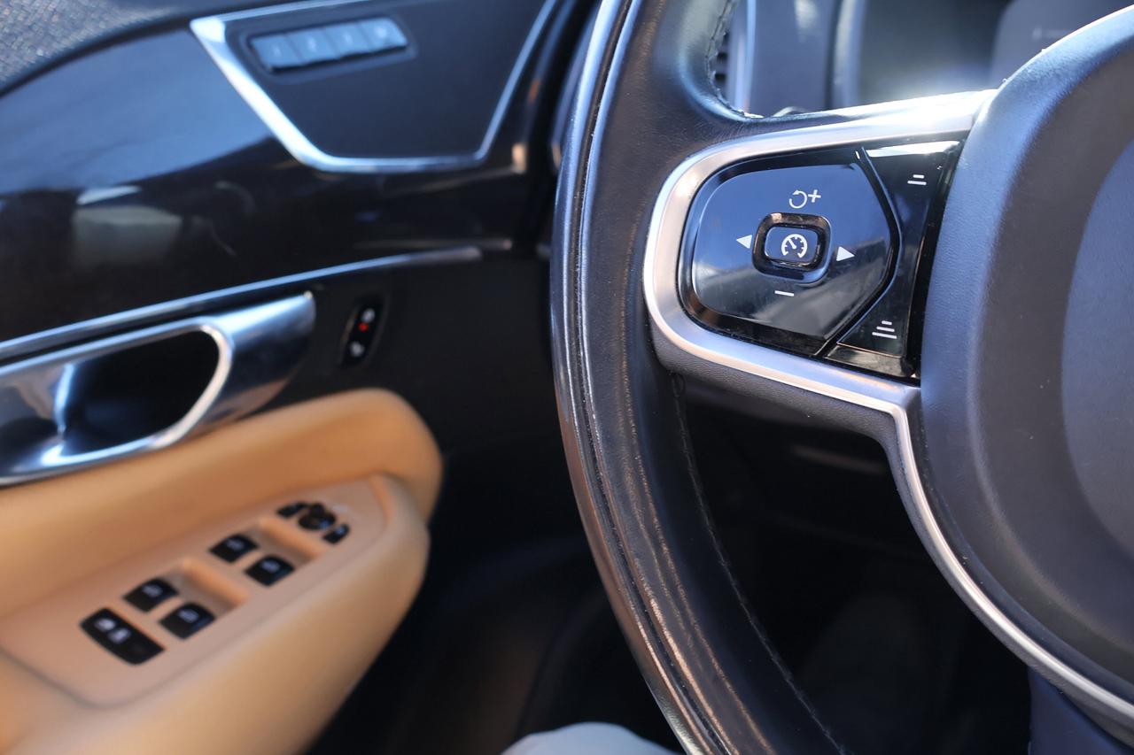 2018 Volvo XC90 Momentum | | Panoramic Roof | Photo