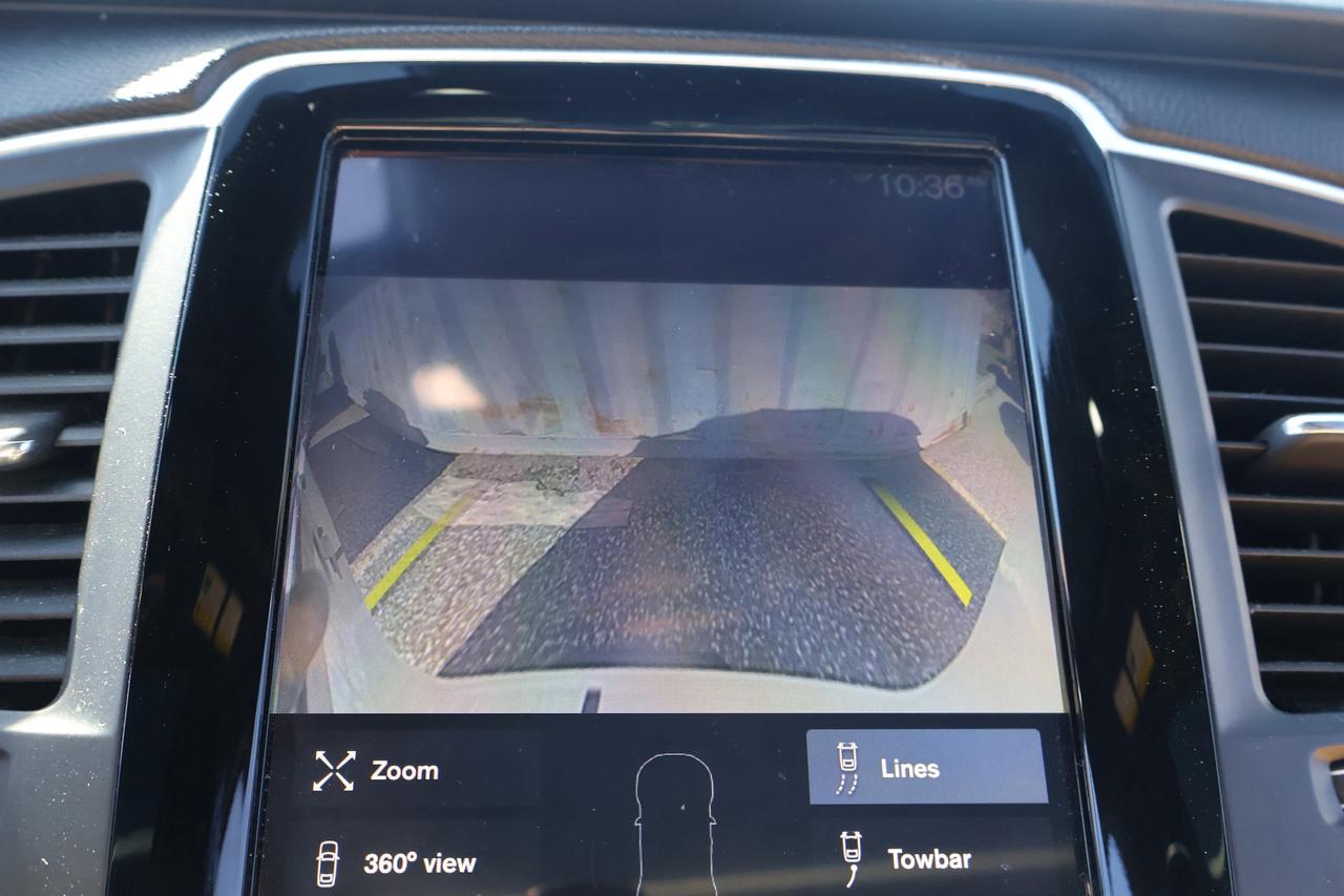 2018 Volvo XC90 Momentum | | Panoramic Roof | Photo