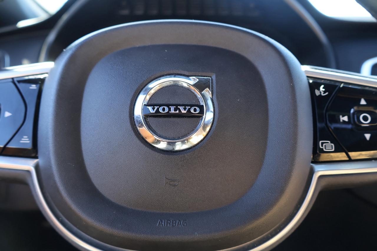 2018 Volvo XC90 Momentum | | Panoramic Roof | Photo