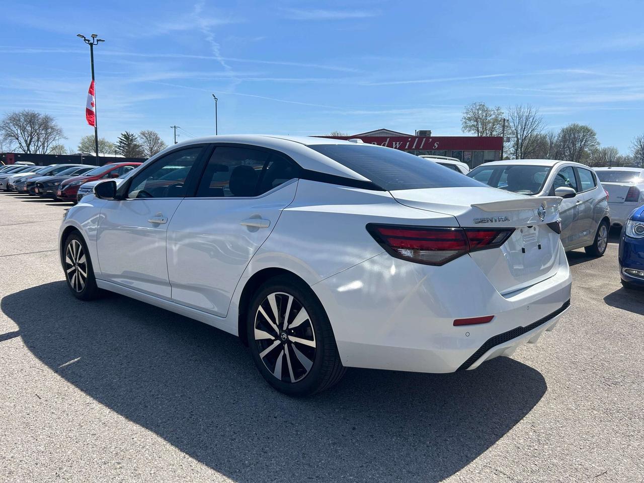 2022 Nissan Sentra SV, CLEAN CARFAX, REMOTE START, SUNROOF! - Photo #4