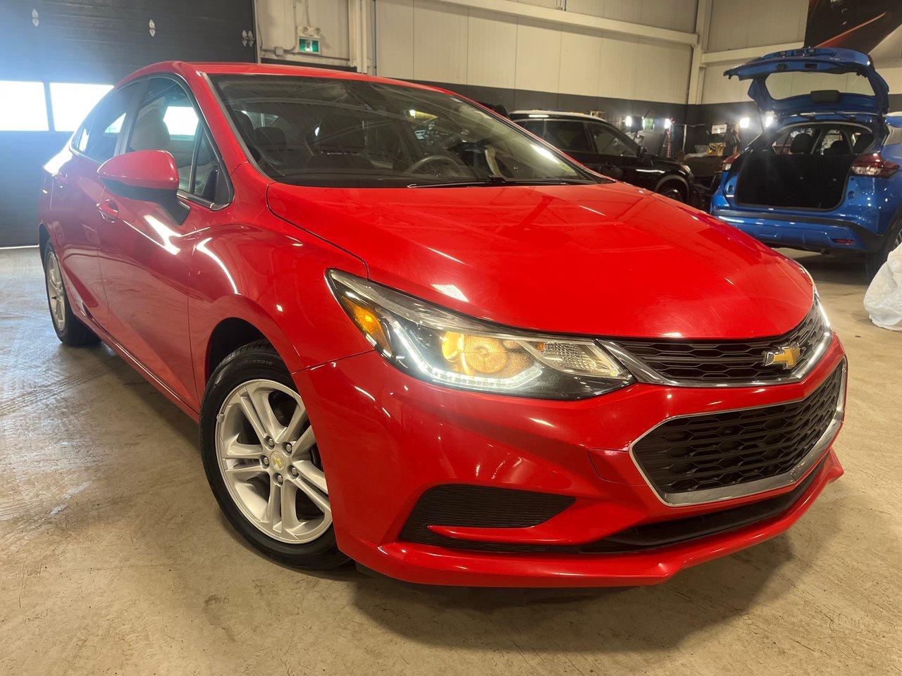 <span>Moving up from the L and LS to the LT trim means the 2018 Chevrolet Cruze includes a lot of extra features: heated seats, alloy wheels, satellite radio compatibility, 6-speaker audio, LED lighting, and cruise control.</span>




<span>Theres Apple CarPlay/Android Auto, Bluetooth, a rearview camera, proximity access/pushbutton start, and fuel-saving auto-stop/start, as well. The Cruze is rated at 5.9 L/100km in highway driving, yet theres 177 lb-ft of turbocharged torque on tap, too.</span>




<span style=font-weight: 400;>Thank you for your interest in this vehicle. Its located at Centennial Nissan, 30 Nicholas Lane, Charlottetown, PEI. We look forward to hearing from you - call us at 1-902-892-6577.</span>