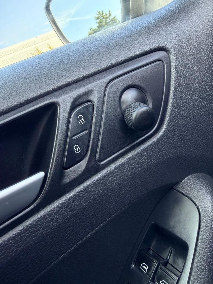 2013 Volkswagen Jetta Sedan 4dr 2.5L Photo