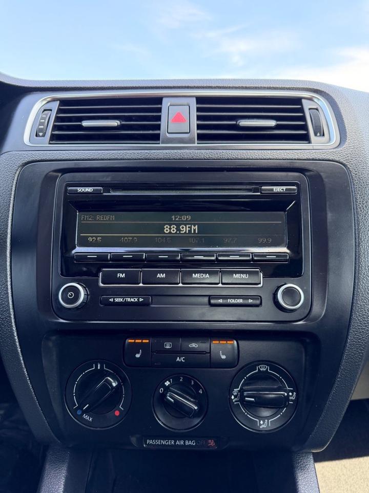 2013 Volkswagen Jetta Sedan 4dr 2.5L Photo
