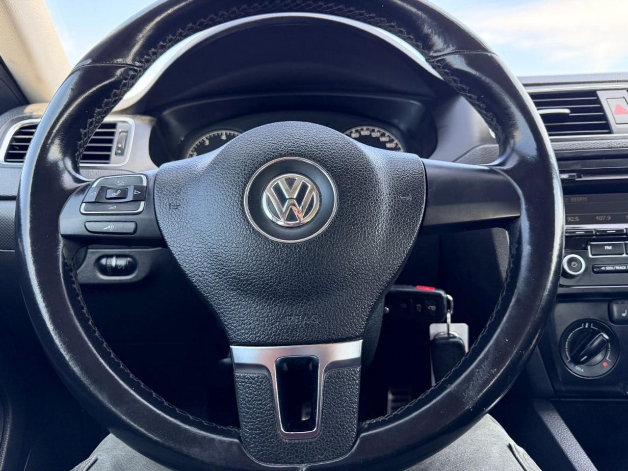 2013 Volkswagen Jetta Sedan 4dr 2.5L Photo