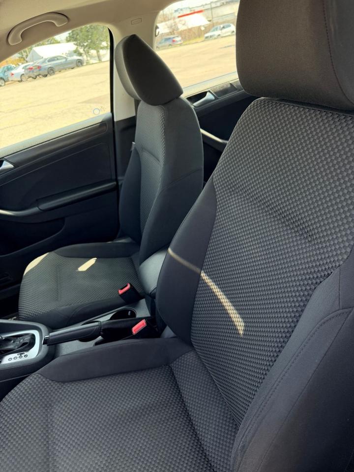 2013 Volkswagen Jetta Sedan 4dr 2.5L Photo