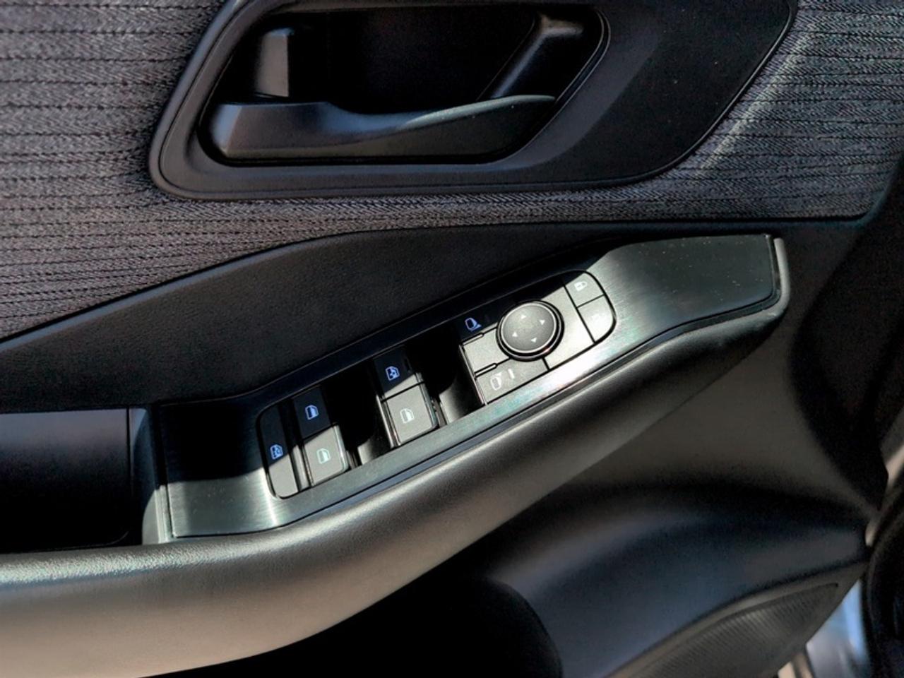 2023 Nissan Rogue S  **APPLE CARPLAY - HEATED SW** Photo
