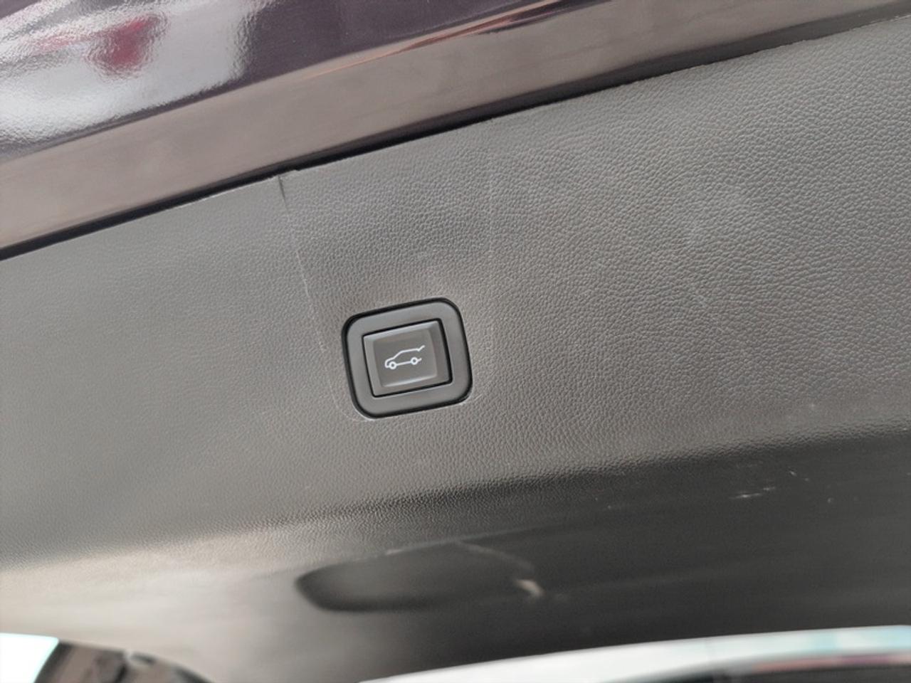 2022 Chevrolet Traverse Premier  **DUAL SUNROOF** Photo