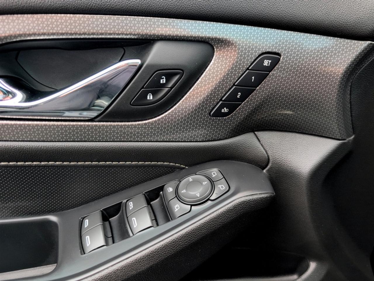 2022 Chevrolet Traverse Premier  **DUAL SUNROOF** Photo
