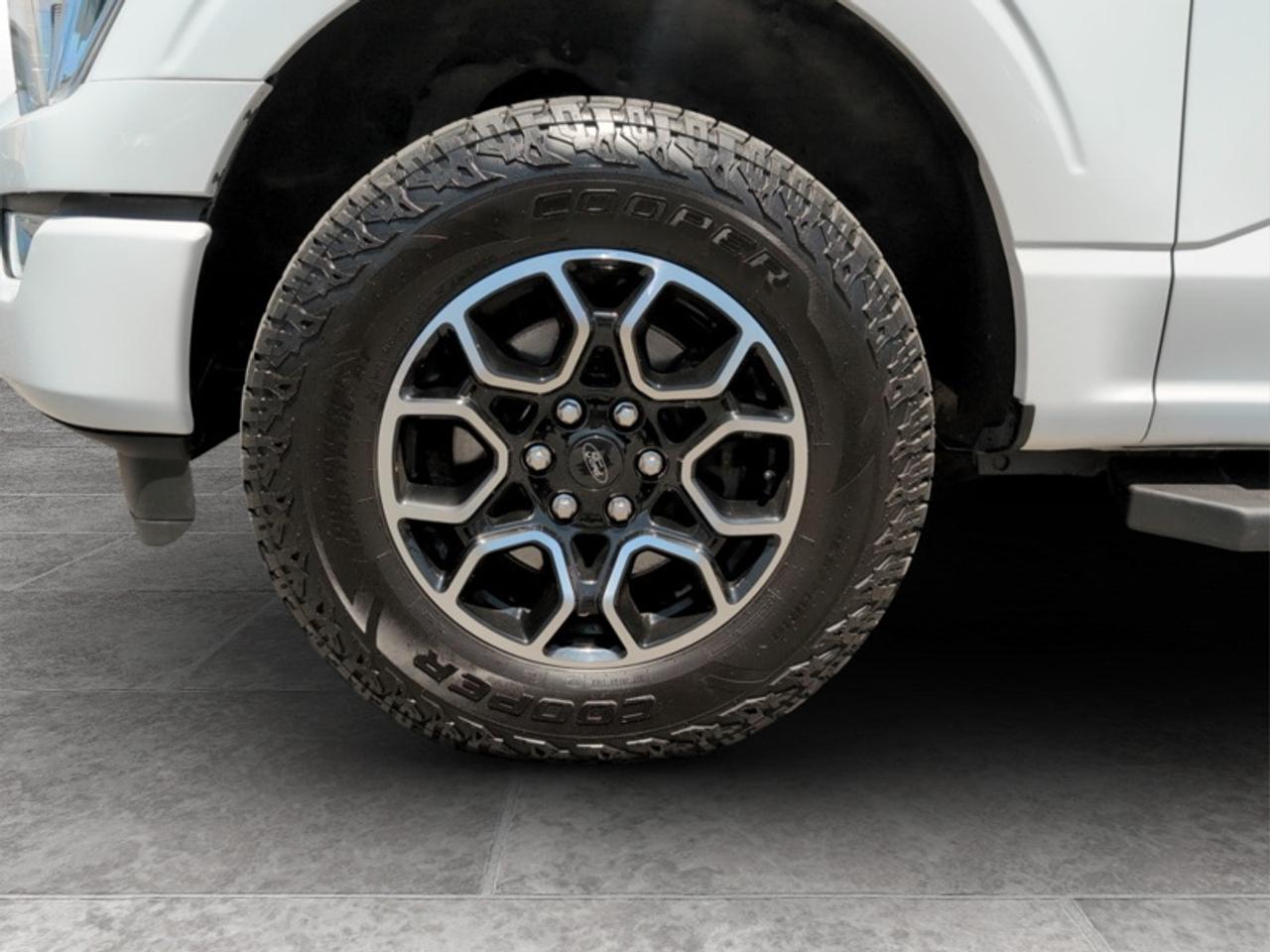 2022 Ford F-150 XLT w/Sport Pkg  **FX4 + SPORT PKG** Photo